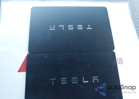 2025 Tesla Model Y Long Range Dual Motor Rear-Wheel Drive z USA, uszkodzony, nr VIN 7SAYGDED9SA358462